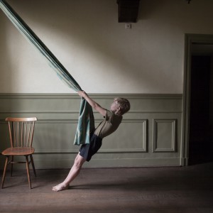 Kick curtain